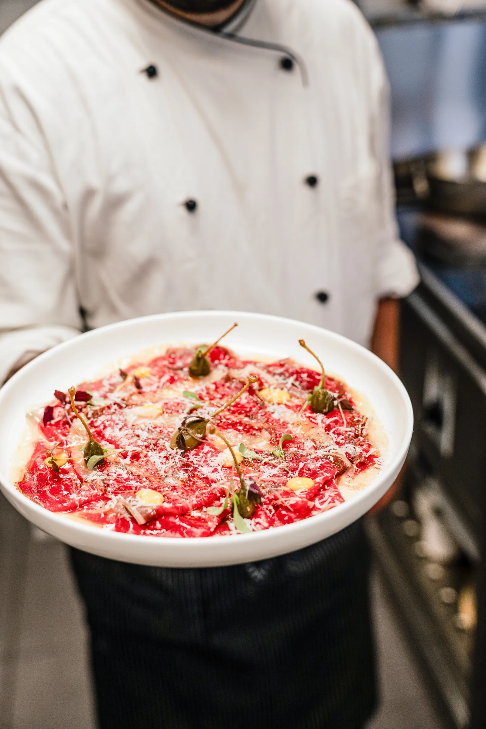 Carpaccio di vacca vecchia appena grattugiato